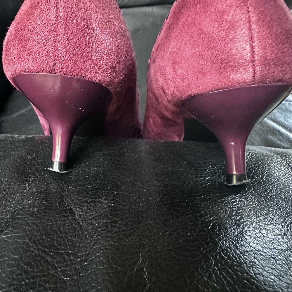 Tahari Majorie Kitten Heel Pump - Picture 8 of 12